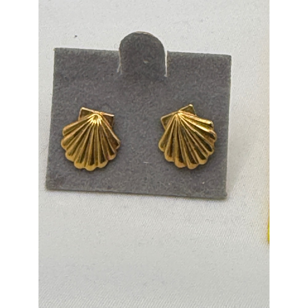 Gold-Tone Seashell Stud Earrings Scallop Shell Nautical Beach Jewelry
